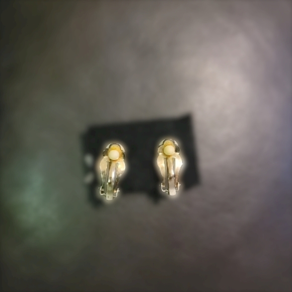 VINTAGE Victorian white clipon earrings rhinestone Gold tone - Picture 2 of 5